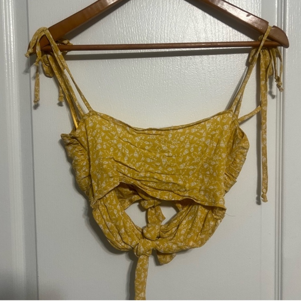 Skylar + Madison Yellow Floral Crop Top Size Small - Picture 4 of 4